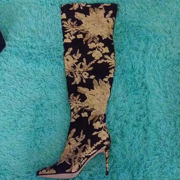 Boot - Picture 2 of 2